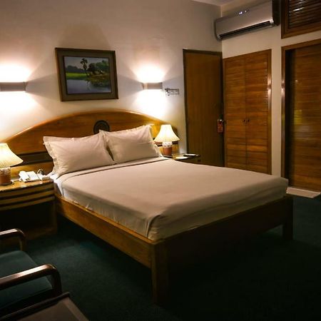 White House Hotel - City Center Дакка Екстер'єр фото